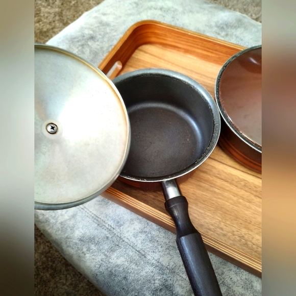 Vintage MCM Regal Ware Inc striped wooden handled 2 and 5 qt pots with lids - Picture 4 of 15